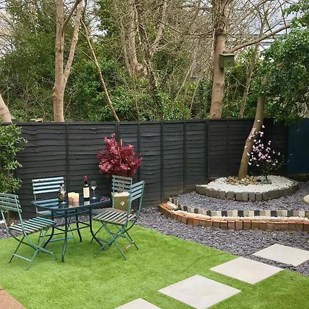 1 Bed Cottage-Museum View-Garden-Free Parking 威布里治 外观 照片